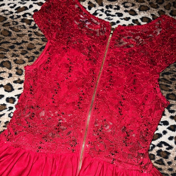 Red Dress - Picture 4 of 4